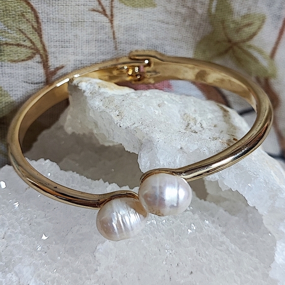 Potato Pearls Pearl Gold Tone NEW Heavy Well Made Clamper Bracelet - Picture 6 of 15